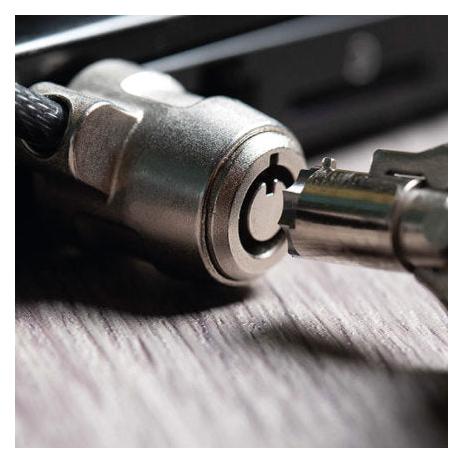 Cable de seguridad Klip Xtreme con llave para laptop Bolt I KSD-330 Ranura rectangular estandar Largo 1.5 m Color Negro